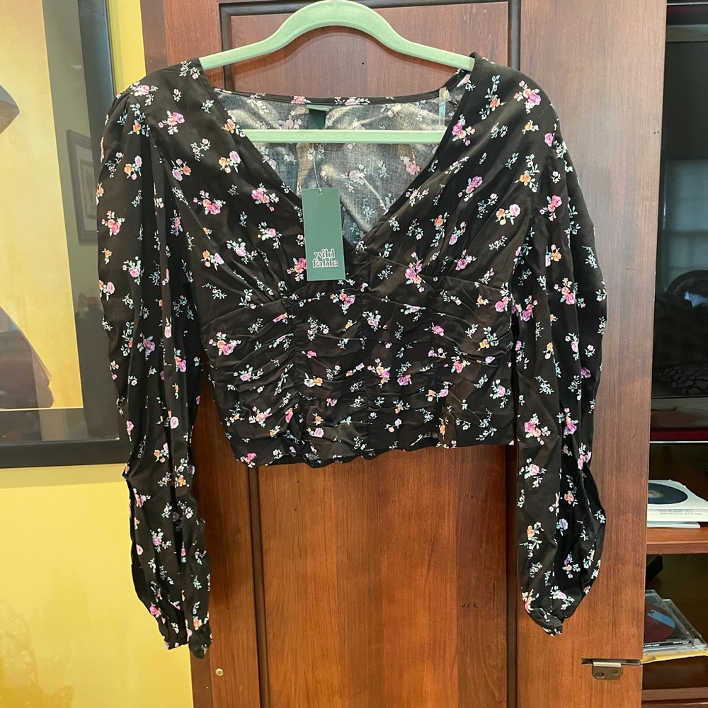 black and flower long sleeve crop top